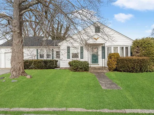 21 Edendale Dr, Lincoln, RI 02865