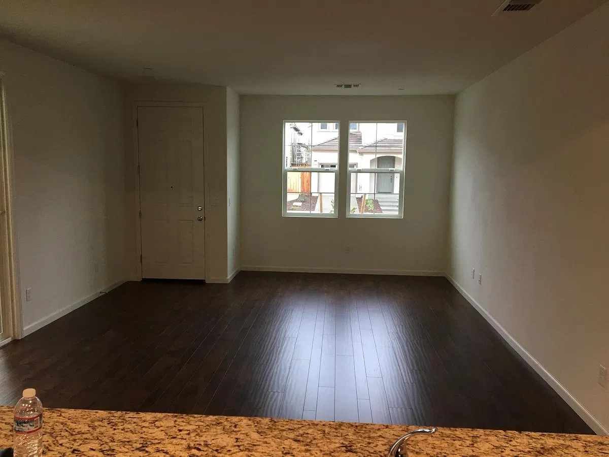 3 bed, 2.5 bath, 1444 sqft, $2,600 — Photo 3