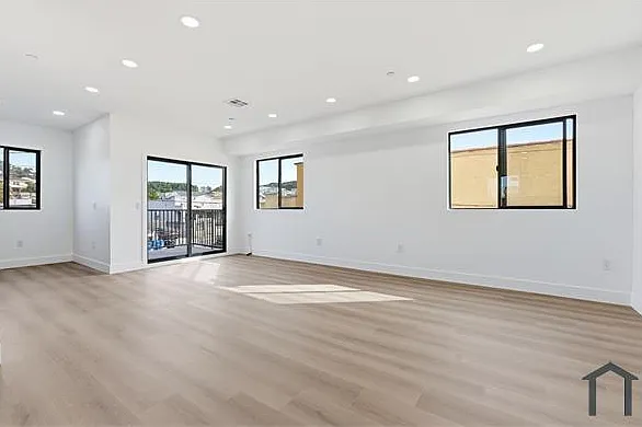 3126 Blanchard St #2 — Photo 25