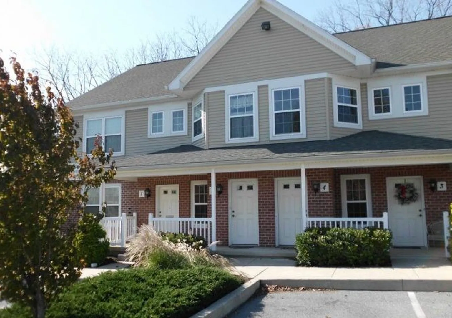 Grandview Apartments (62gr) — Photo 2
