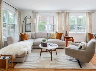 11 Thornton Rd, Chestnut Hill, MA 02467