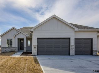 18459 Greenleaf St, Omaha, NE 68136