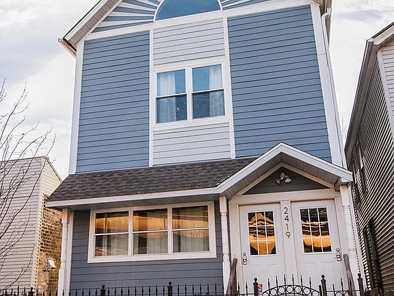 2nd image of 2419 W Homer St #1