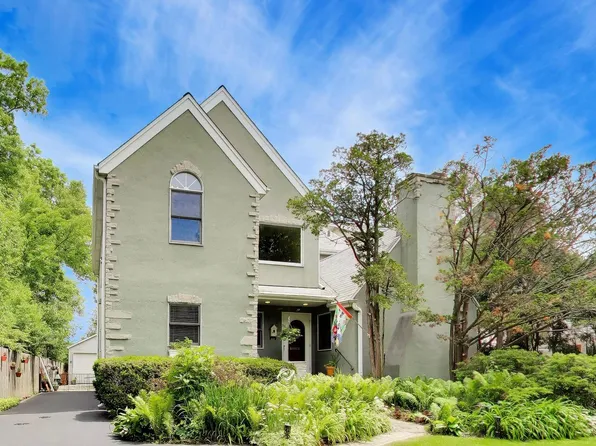 124 Lockerbie Ln, Wilmette, IL 60091
