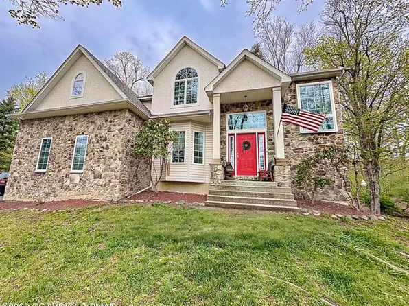 291 Fringe Dr, East Stroudsburg, PA 18302
