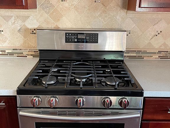 4th image of 966 Candlewood Dr
