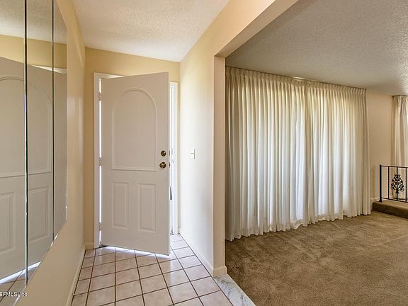 5th image of 1695 Yew Ct