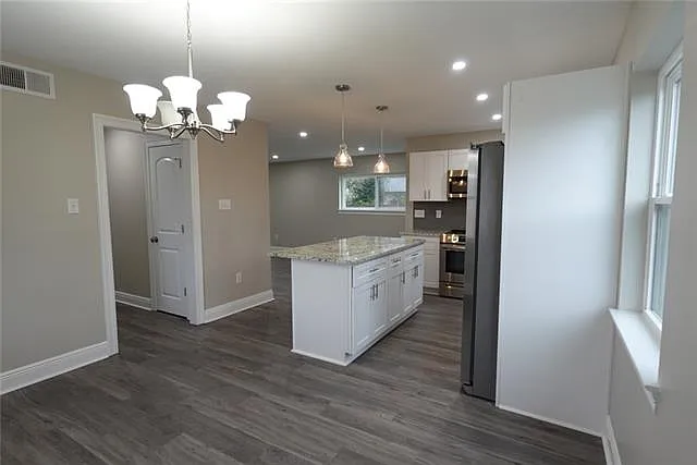 4 bed, 2.5 bath, 2270 sqft, $2,900 — Photo 4