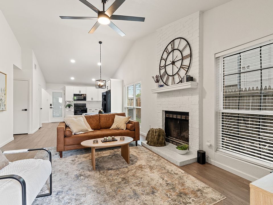 1st image of 834 Versailles St