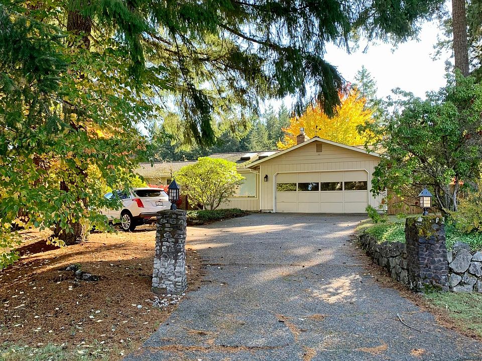 4 Bedroom, 2 Bath on lg lot in Desirable E. Olympia Neighborhood.