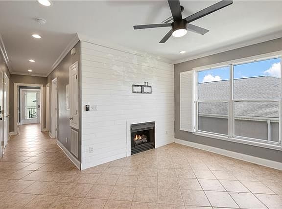 4th image of 1931 Burgundy St APT 15