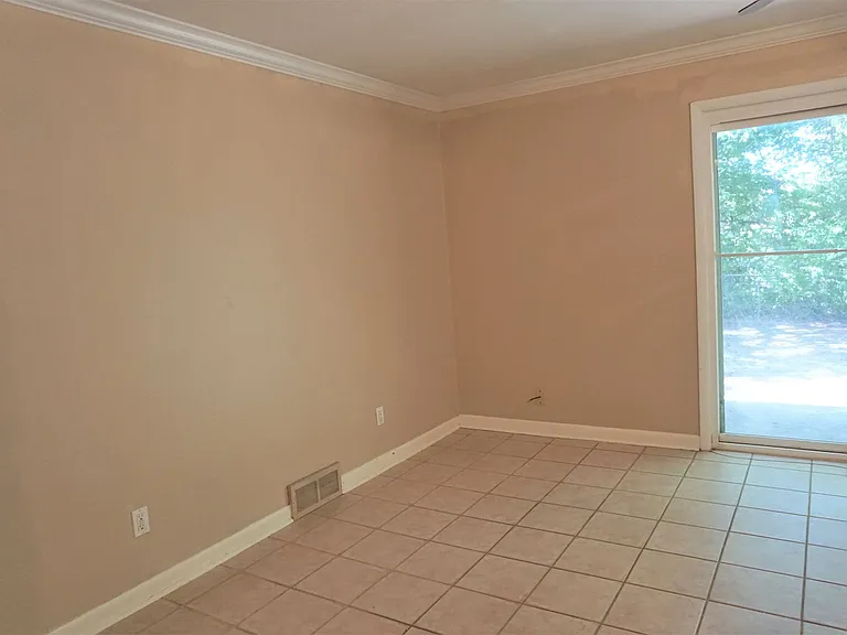 1813 Hardy Dr — Photo 3