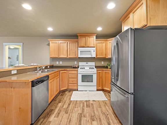 5th image of 5613 Denver Dr