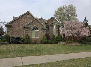 17359 Birch Tree Ln, Macomb, MI 48044