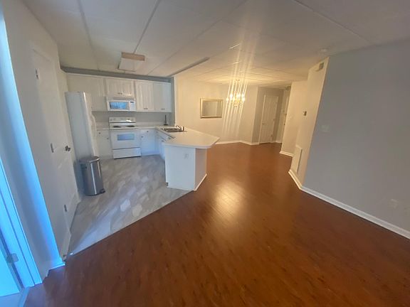 3rd image of 1015 Holly Dr APT 705