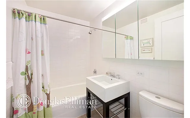 Rented by Douglas Elliman | media 16