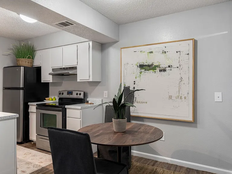 Post Oak Apartments — Photo 27