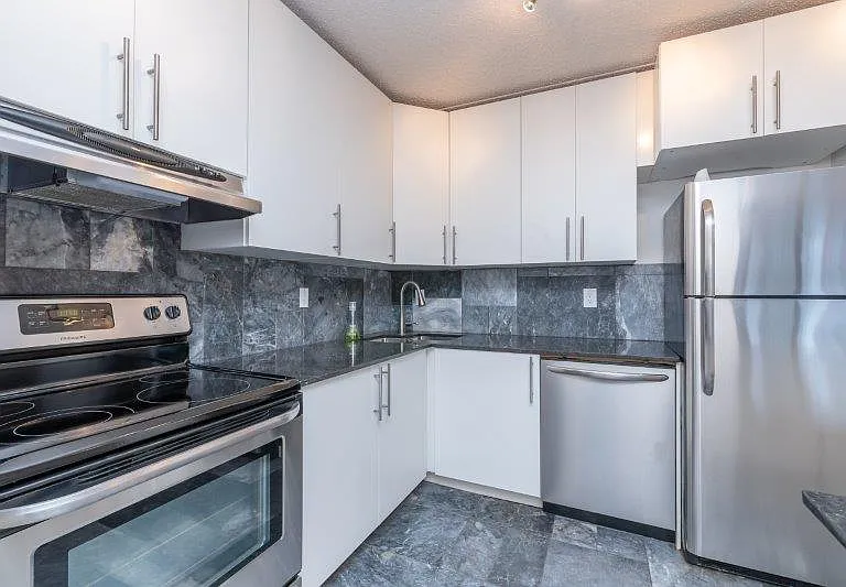 735 12th Ave SW #605 — Photo 6