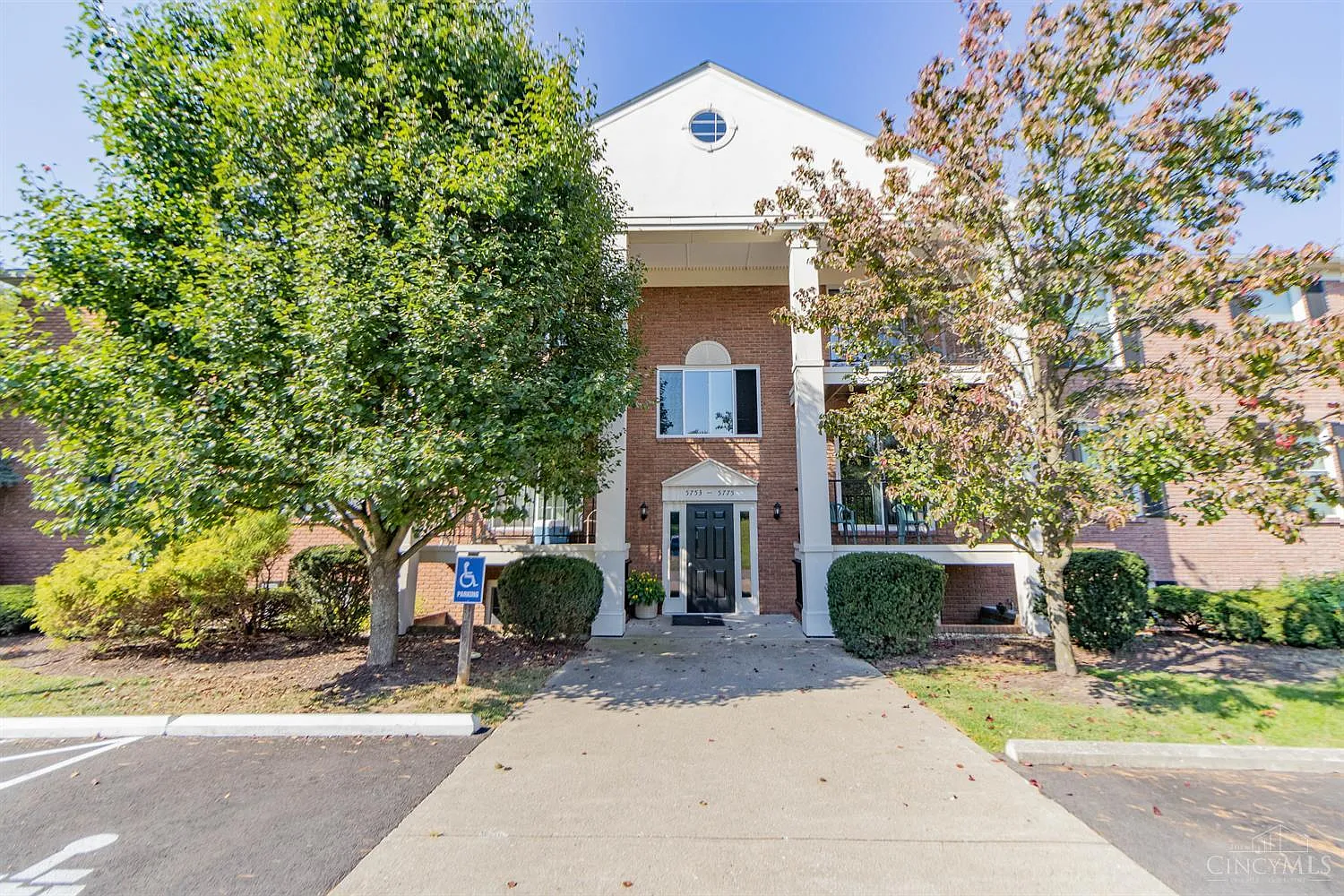 5753 Hanley Close photo 1