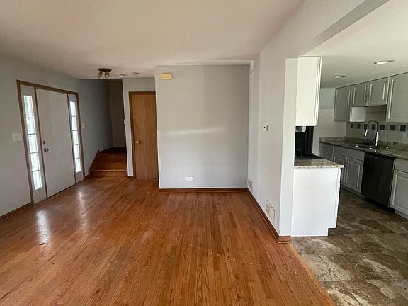 3rd image of 709 Shady Acres Ln