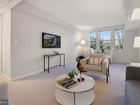 5th image of 1737 Queens Ln #1-128