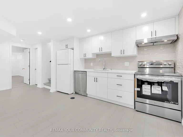 39 Veerland Dr #BASEMENT — Photo 8