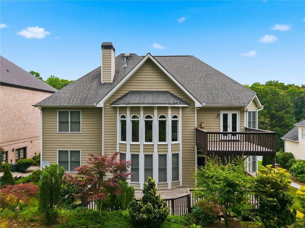 6 bed, 5.0 bath, 5339 sqft, $4,000 — Photo 2