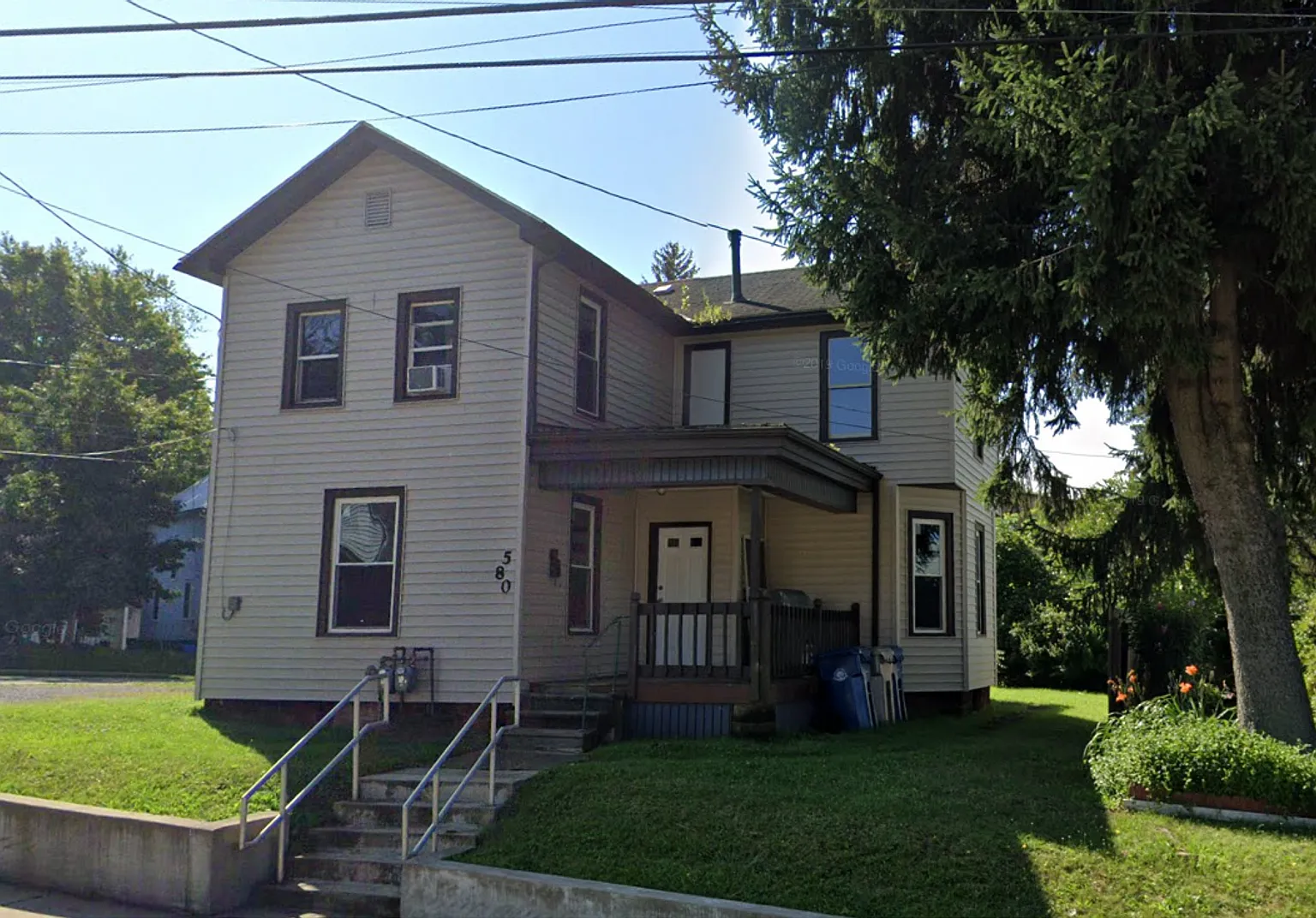 580-580 1/2 State Street — Photo 1