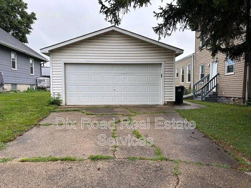 4 bed, 2.0 bath, 1829 sqft, $1,695 — Photo 4