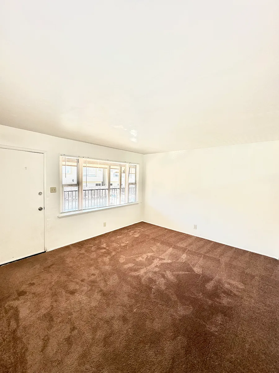 Building Photo - 9747 Riverview Ave #10