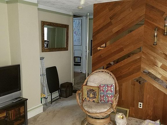 5th image of 807 Wolcott Ave