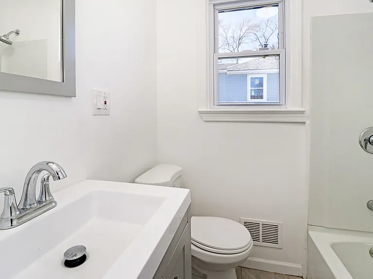 260 Shepard Ave — Photo 16