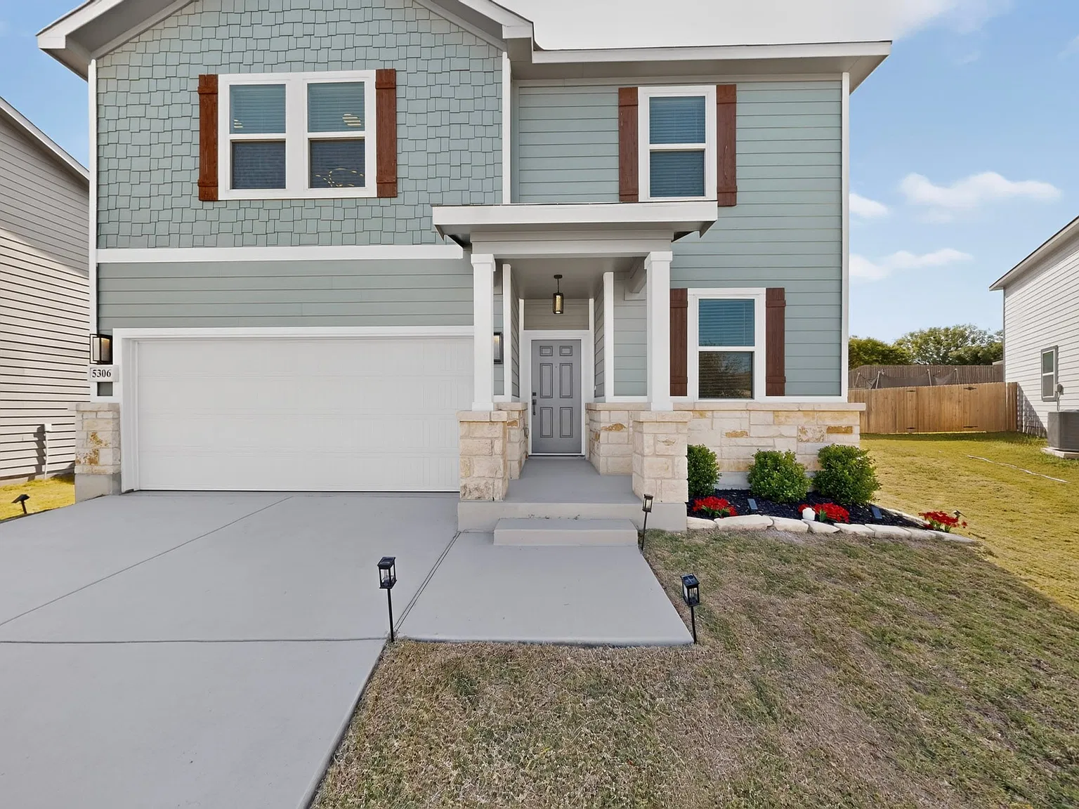 4 bed, 2282 sqft, $2,075 — Photo 2