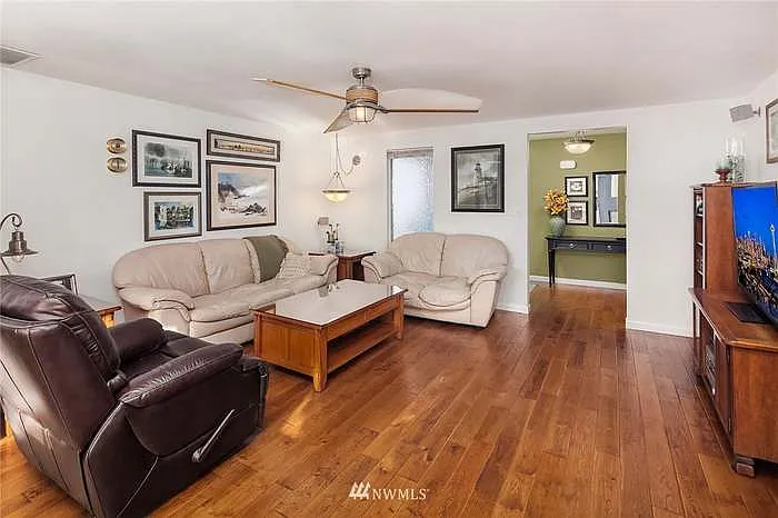 104th Dr NE — Photo 8