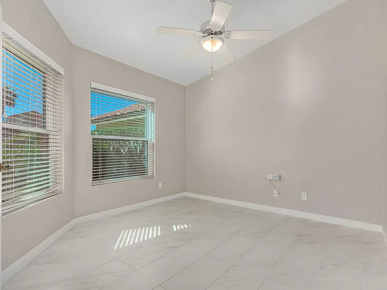 9138 E Davenport Dr — Photo 22