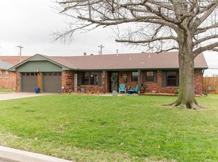 9532 Northland Rd, The Village, OK 73120