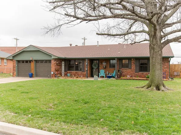 9532 Northland Rd, The Village, OK 73120