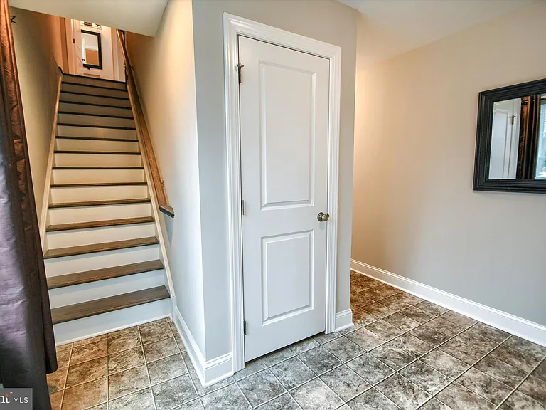 39 N Mitchell Ave — Photo 5