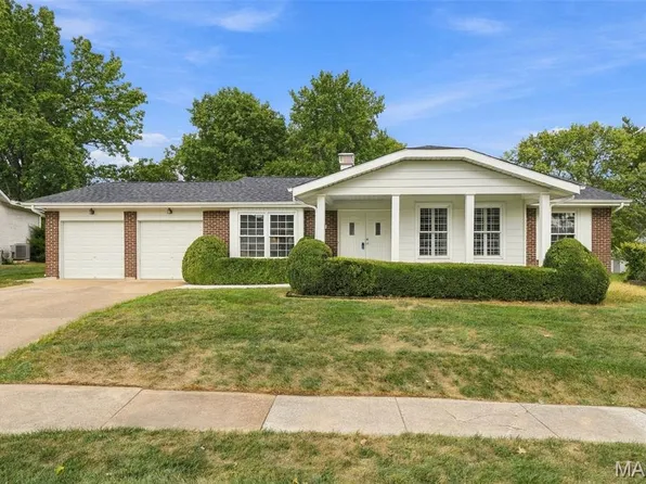 1230 Luray Dr, Chesterfield, MO 63017