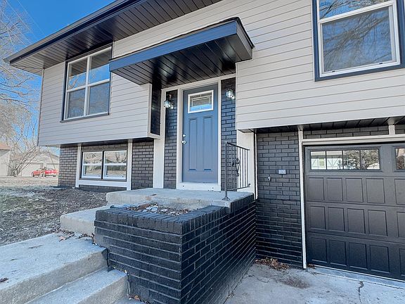 3rd image of 1701 Evergreen St