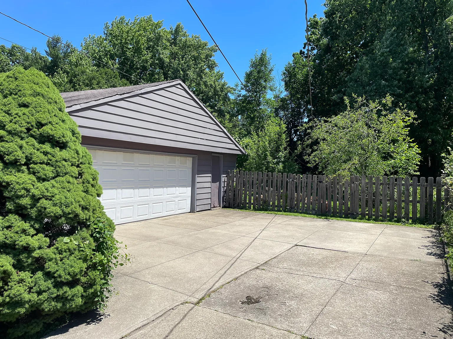 2449 Kingston Rd — Photo 3