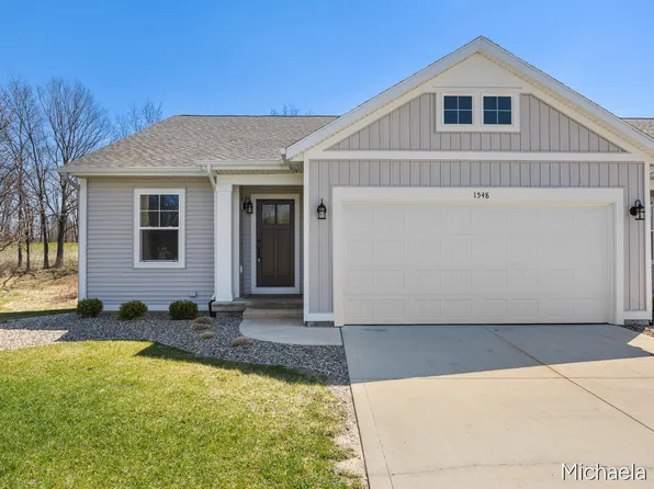 1548 N Village Cir, Kalamazoo, MI 49009