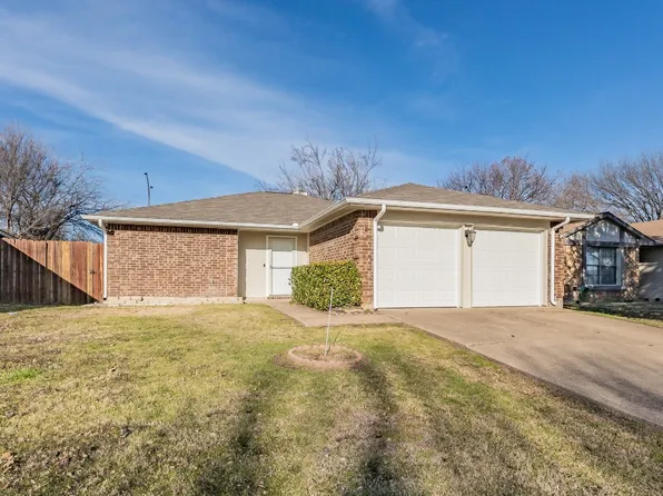 203 Blueleaf Dr, Arlington, TX 76018
