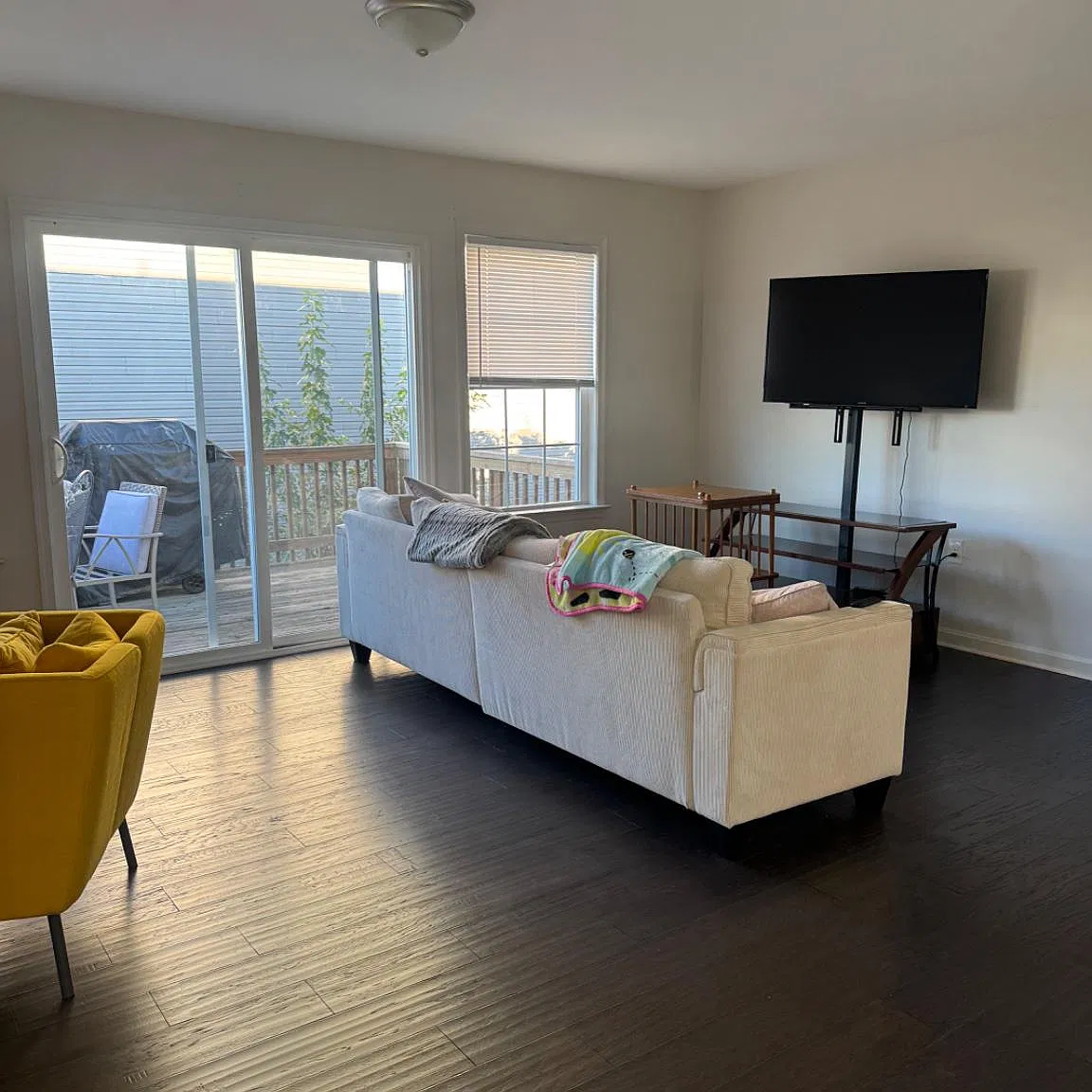 3 bed, 2.5 bath, 1800 sqft, $1,750 — Photo 3