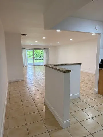 4 bed, 1940 sqft, $4,600 — Photo 3
