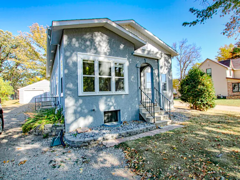 707 6th Ave E #B — Photo 1