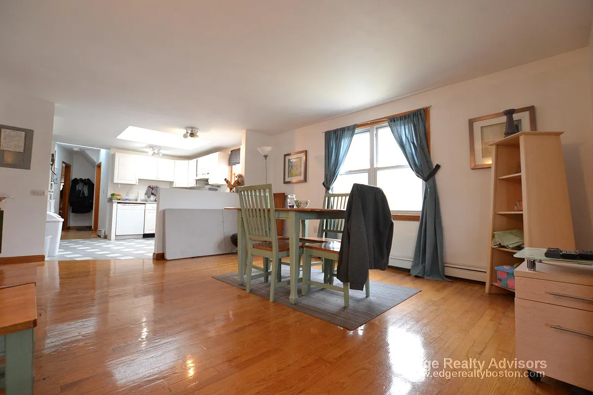 Building Photo - 66 Brooks St #3