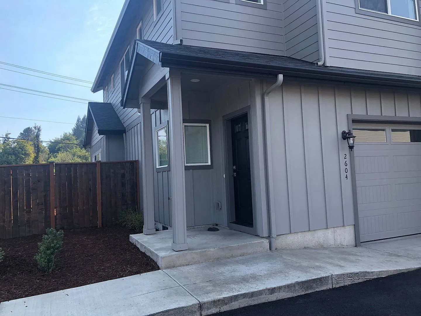 Newer 3-bedroom, 2.5 bath duplex in desirable neighborhood! — Photo 2