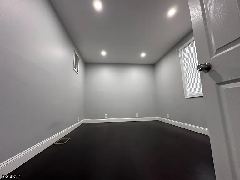 109 Arlington Blvd — Photo 8