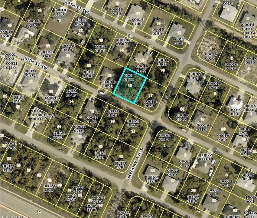 2nd image of 4704/4706 30th St SW